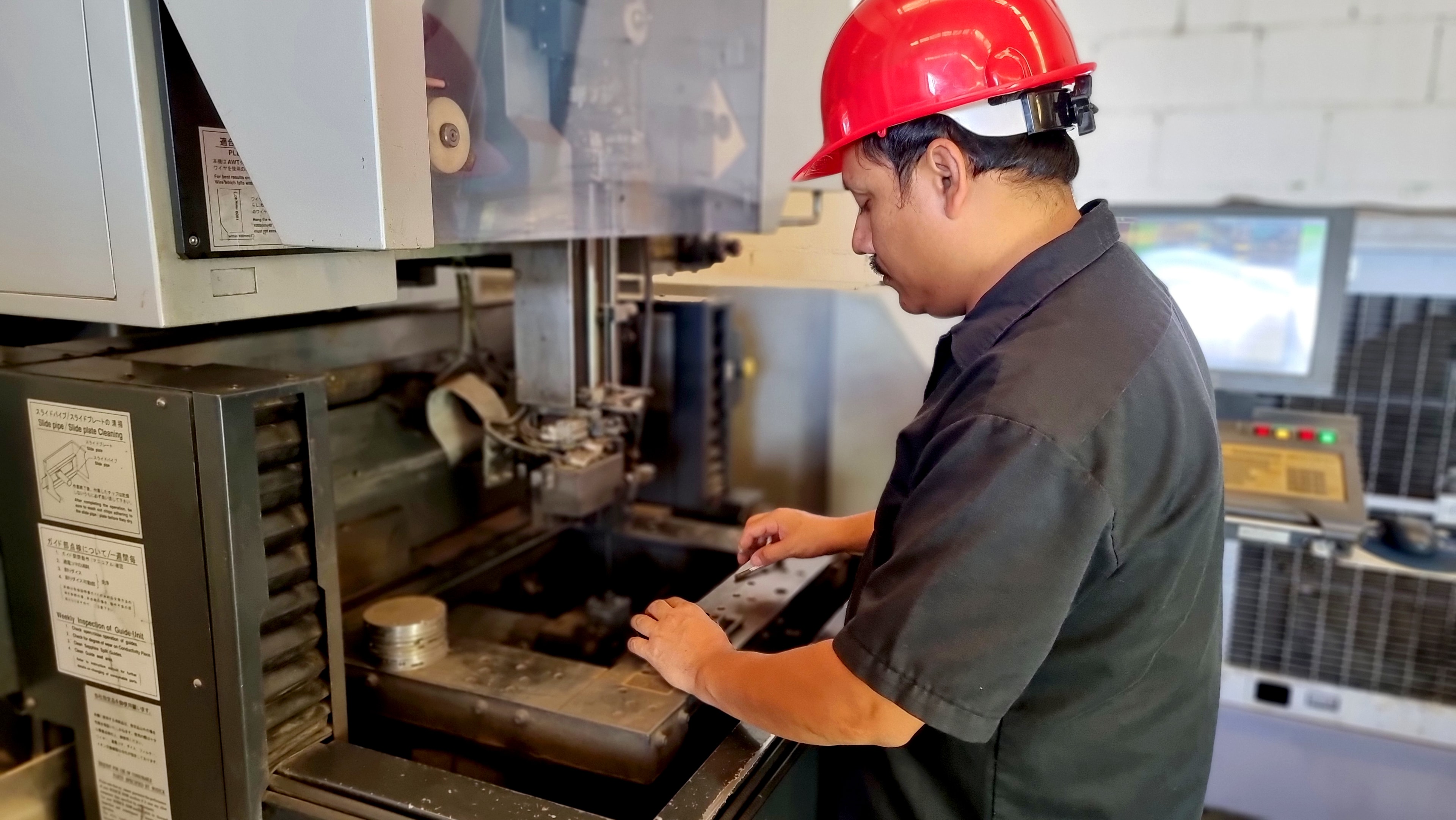 Instalaciones certificadas ISO 9001:2015 — Precision Parts & Manufacture